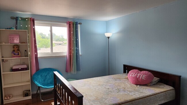 Building Photo - Spacious 3 bedroom Condo near Northville d...