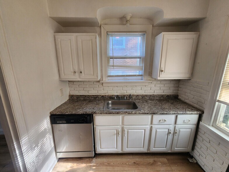 Building Photo - 22 N Harvey Ave