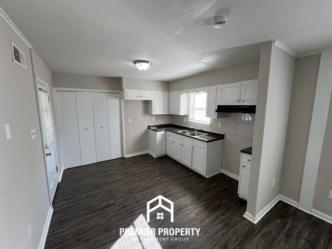 Building Photo - 211 Burwood Dr