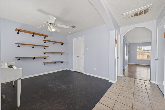 Building Photo - 19215 Hikers Trail Dr