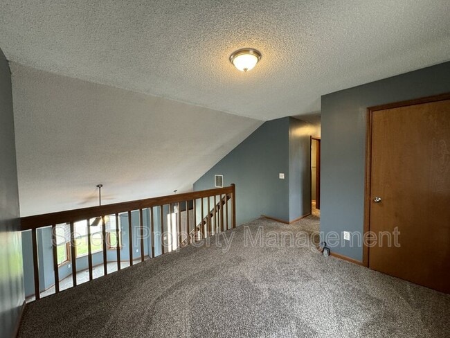 Building Photo - 627 Benderlock Way