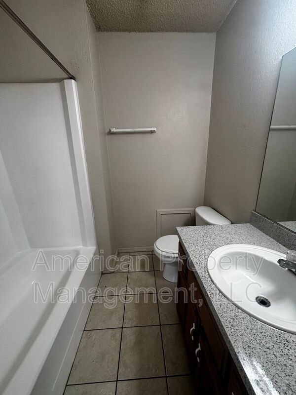 Building Photo - 1808 W 58th St