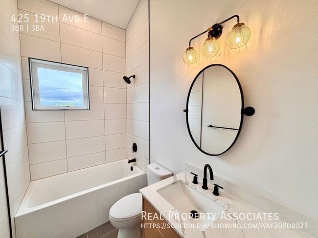 Building Photo - 425 19th Ave E