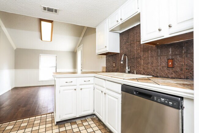 Building Photo - 4624 Goldrock Dr