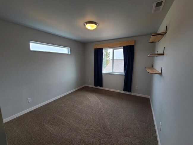 Building Photo - 16440 Bassett Rd