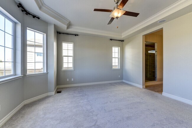 Building Photo - Breathtaking 4 Bedroom 3 Bedroom Ranch Style Home with Finished Basement!!