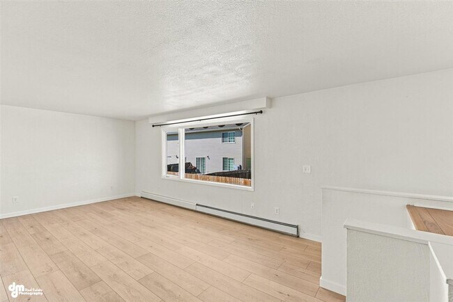 Building Photo - 6500 E 10th Ave