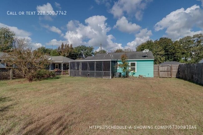 Building Photo - 1737 Ridgeway Dr