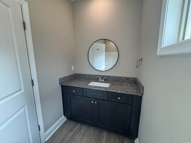 Building Photo - 815 Ellis St