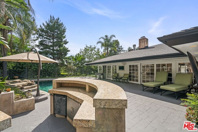 Building Photo - 9023 Alto Cedro Dr