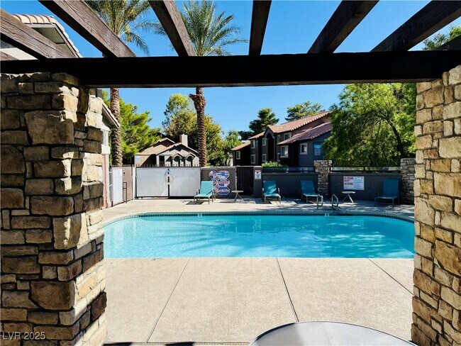 Building Photo - 2750 S Durango Dr