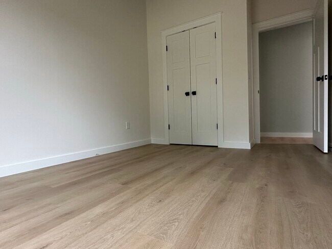 Building Photo - 207 Cherry Ave