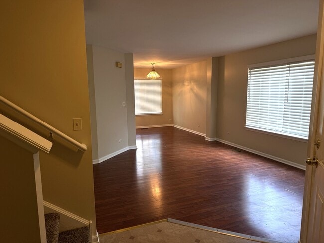 Building Photo - 2 St. 2BR 1.5Ba 1CGar Fenced yard in Cul-d...