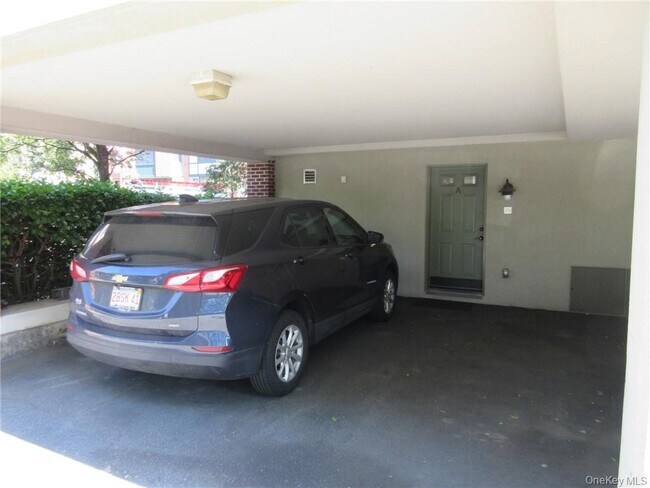 Building Photo - 120 Main St