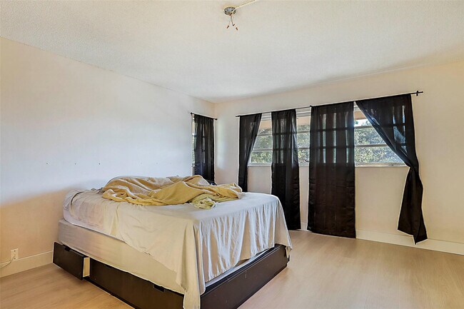 Building Photo - 2850 Forest Hills Blvd