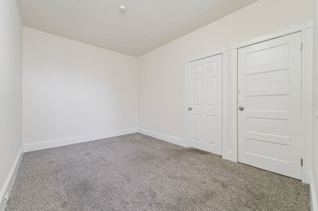 Building Photo - 4843 N Lawrence St