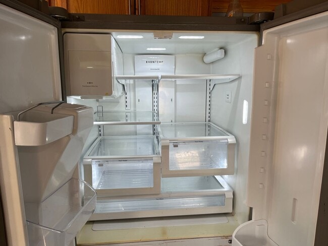 Building Photo - 2635 Royal St