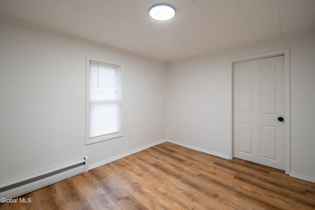 Building Photo - 37 Undine St