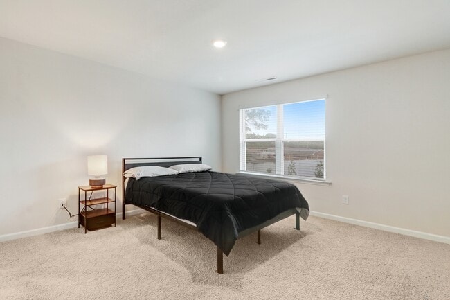 Building Photo - 156 Seymour Vlg Dr