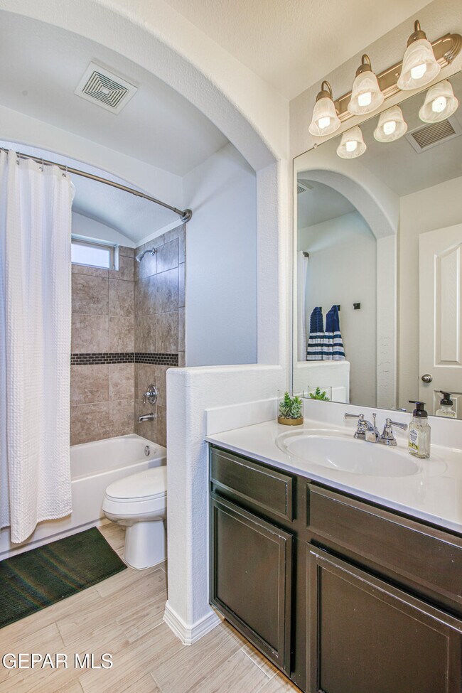Building Photo - 7517 Red Cedar Dr