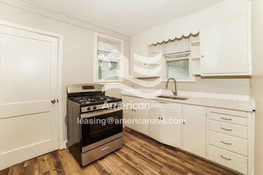 Building Photo - 3624 N Finnell Ave