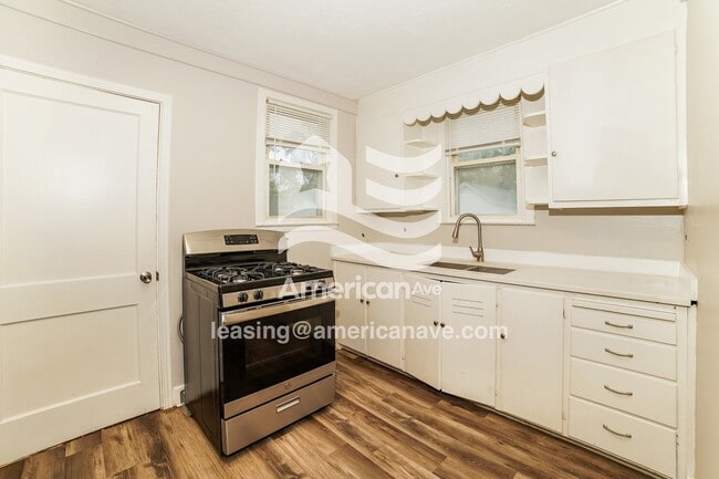 Building Photo - 3624 N Finnell Ave