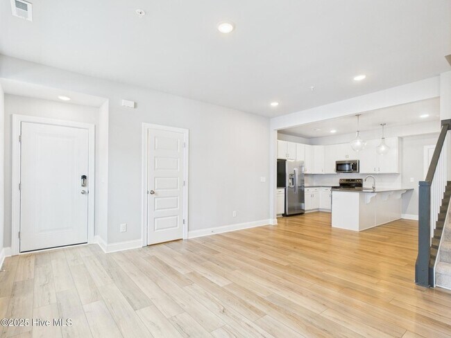 Building Photo - 1251 Shaw View Aly