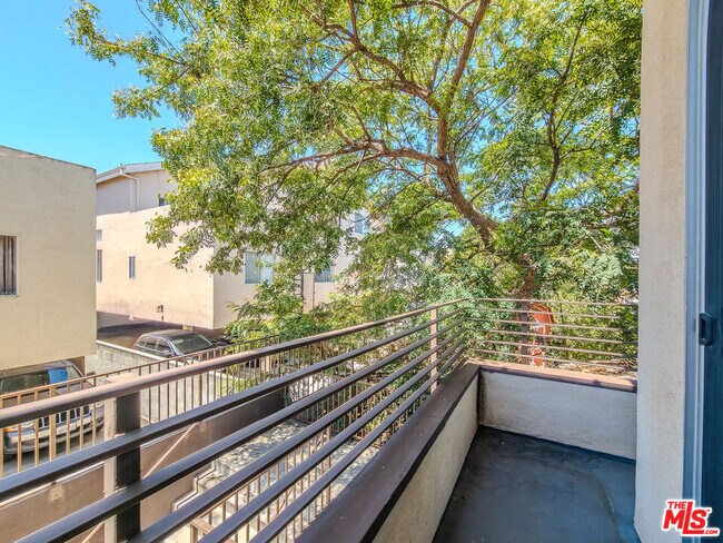 Building Photo - 5237 Willowcrest Ave