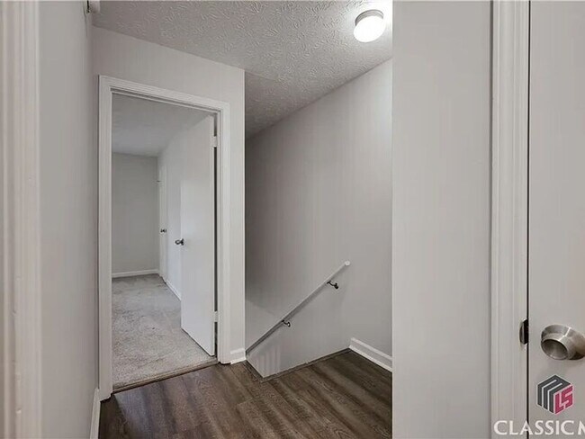 Building Photo - 209 Highland Park Dr