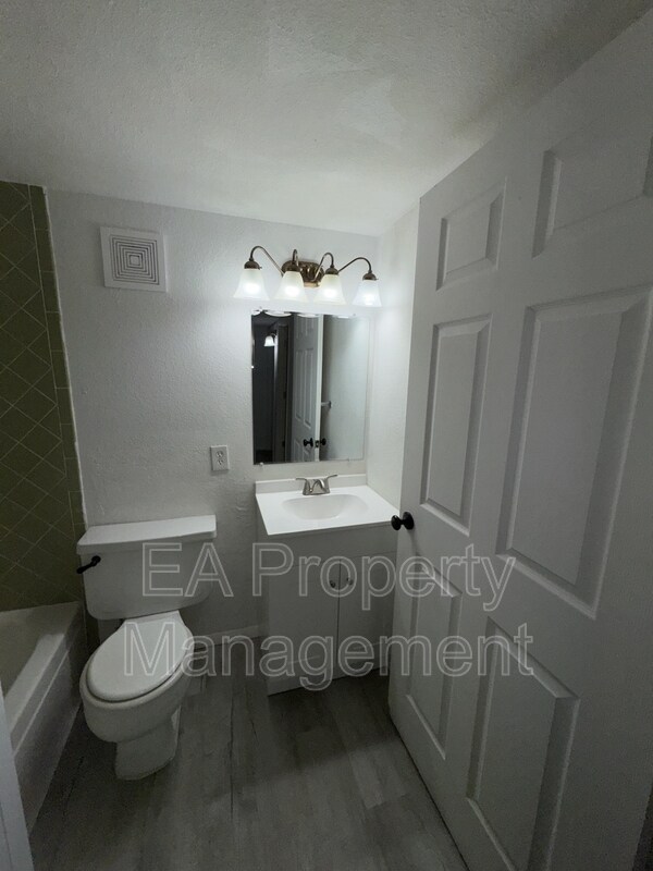 Building Photo - 1212 Chelwood Park Blvd NE