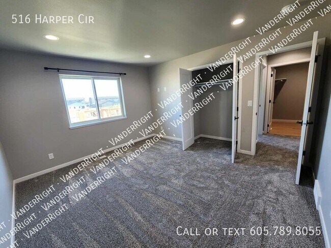Building Photo - 516 Harper Cir