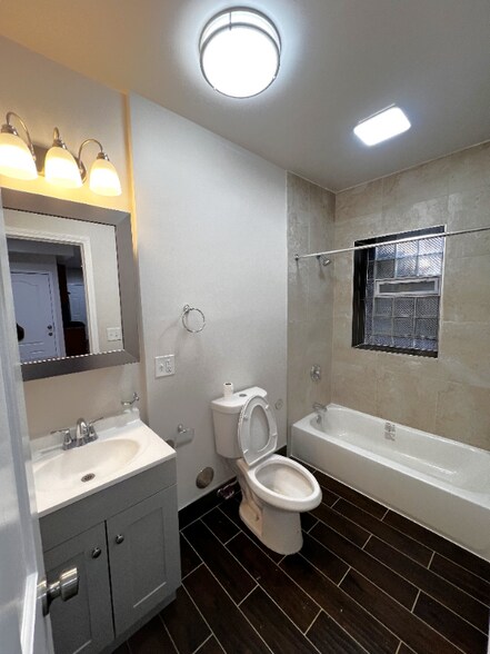 Building Photo - 8617 S Ashland Ave