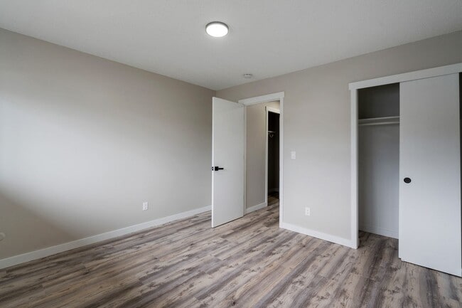 Building Photo - 2BR with dishwasher, on site laundry!