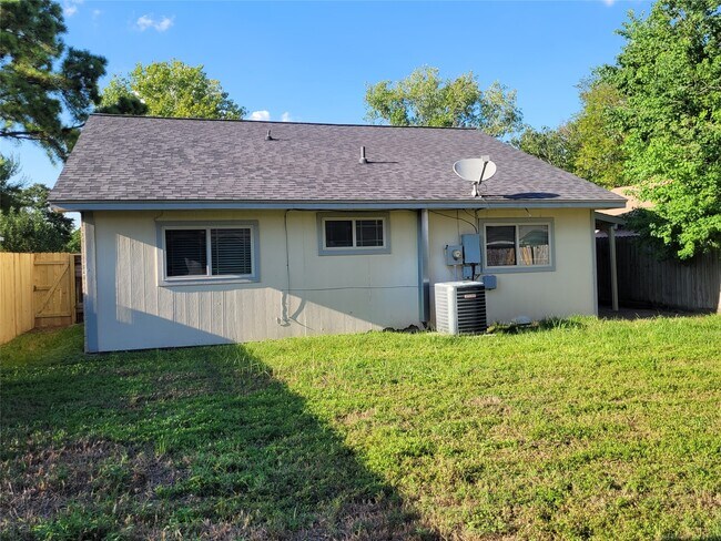 Building Photo - 9843 Mill Shadow Dr