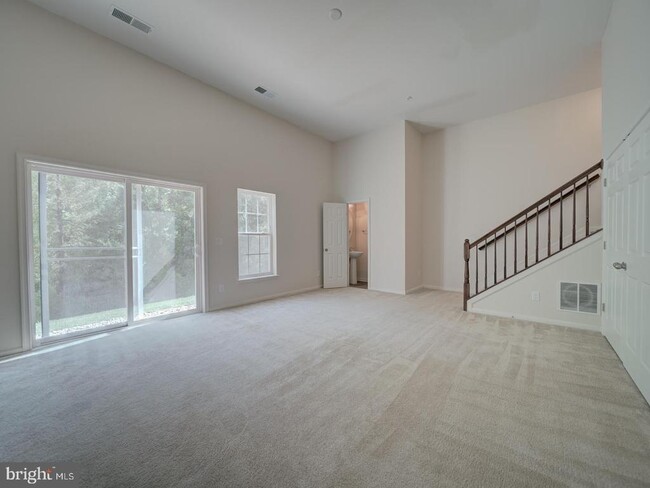 Building Photo - 45818 Winding Branch Terrace