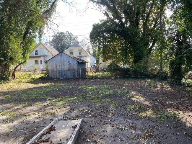 Building Photo - Freshly Renovated 2BR Duplex in the Heart of Portsmouth!