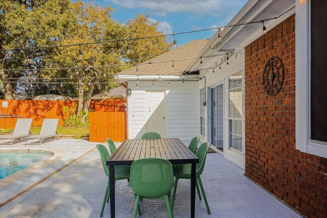 Building Photo - 7701 Ridgeway Ct