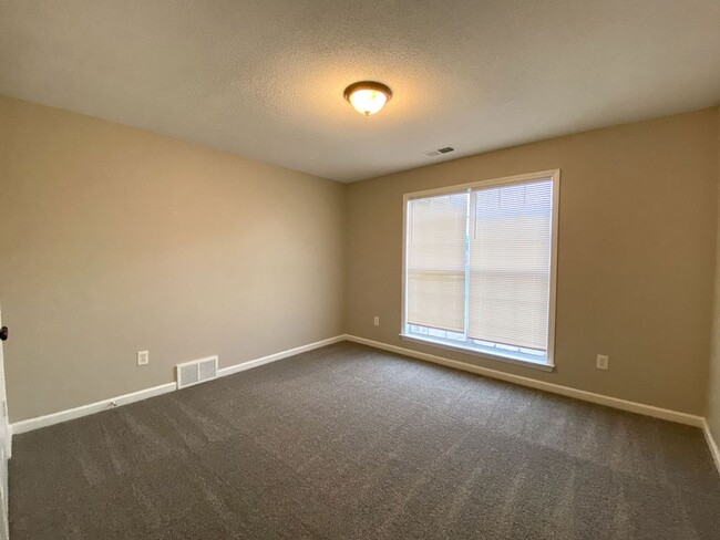 Building Photo - 5 Bedrooms with Bonus, 4 Bath Near Riverda...