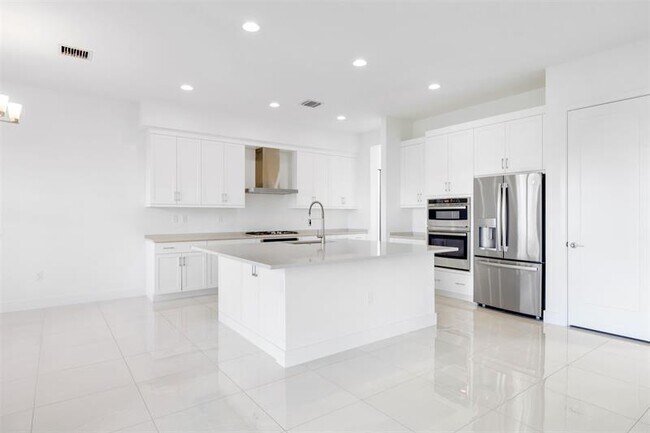 Building Photo - 8551 Swinley Frst Wy