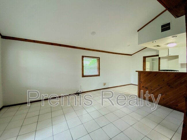 Building Photo - 2686 Sunset Dr