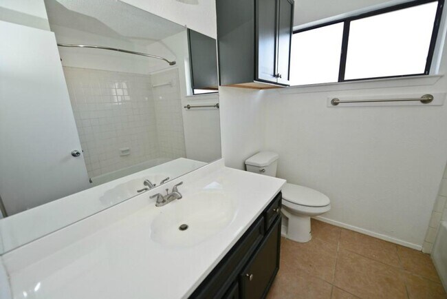 Building Photo - 1201 Westcott Dr