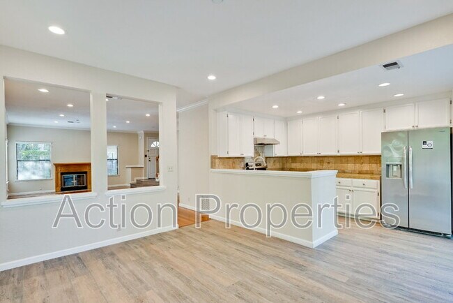 Building Photo - 947 La Mesa Terrace