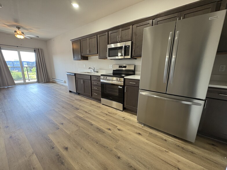 1BD A - Kitchen - Central Park Place
