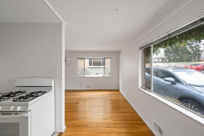 Building Photo - Charming 1BR Apartment in Denver