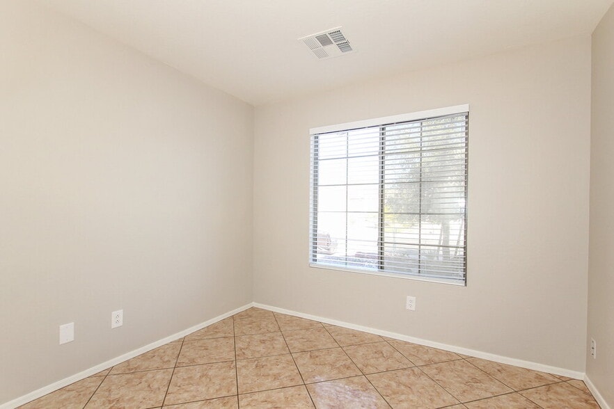 Building Photo - 23955 W Antelope Trail
