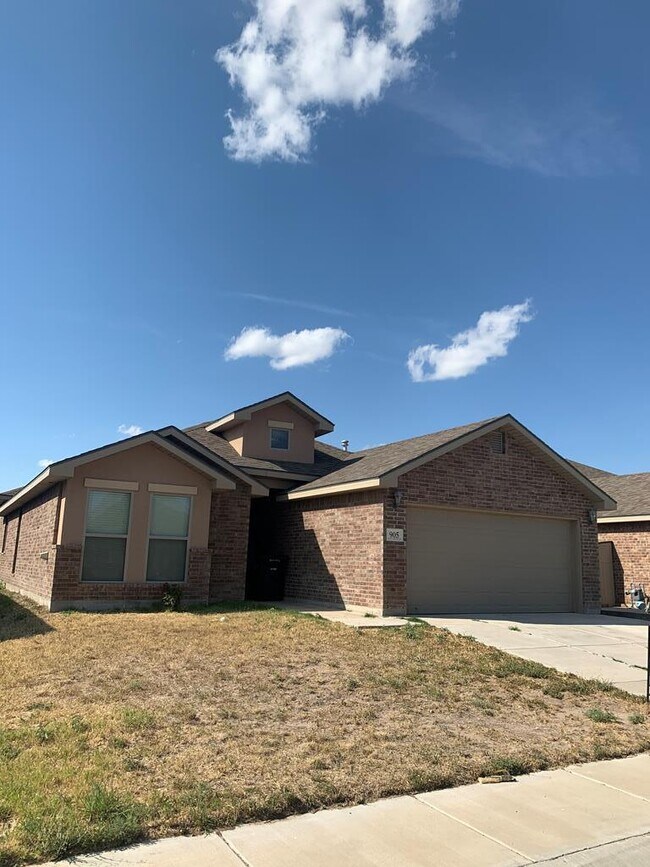 Building Photo - 905 E 98th St