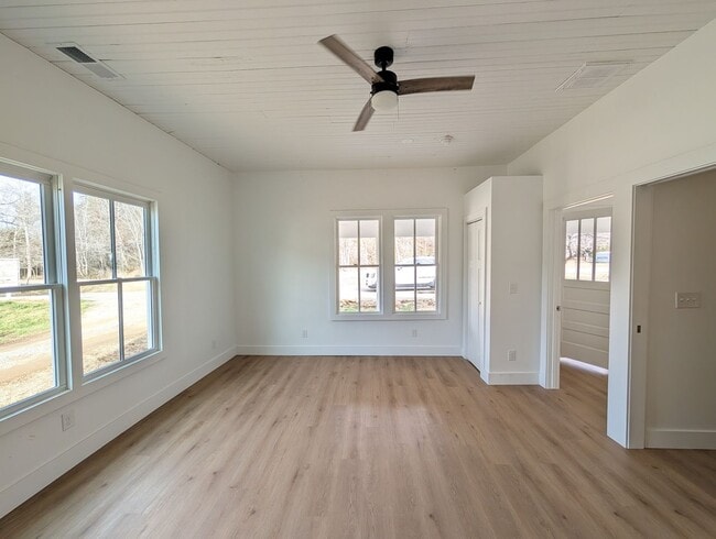 Building Photo - Barnardsville Rental!