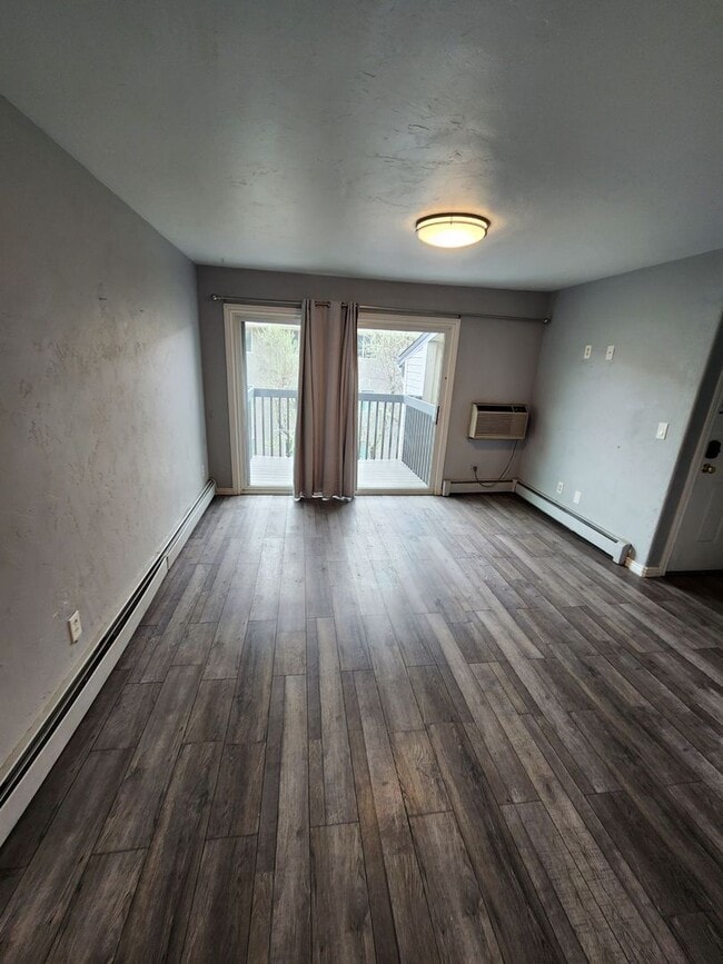 Building Photo - Beautiful Condo