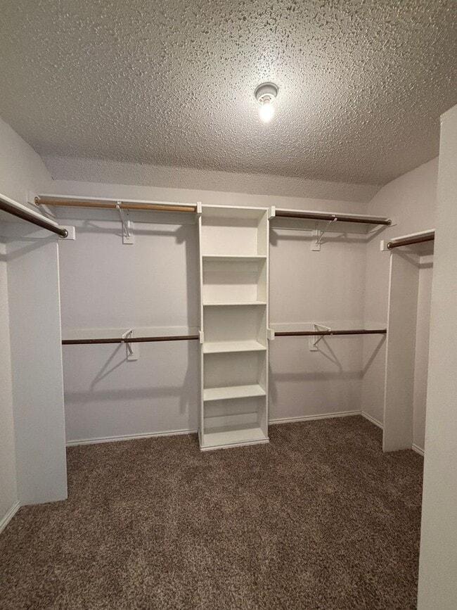 Building Photo - 813 Sage Cir