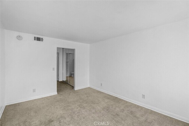 Building Photo - 5535 Canoga Ave